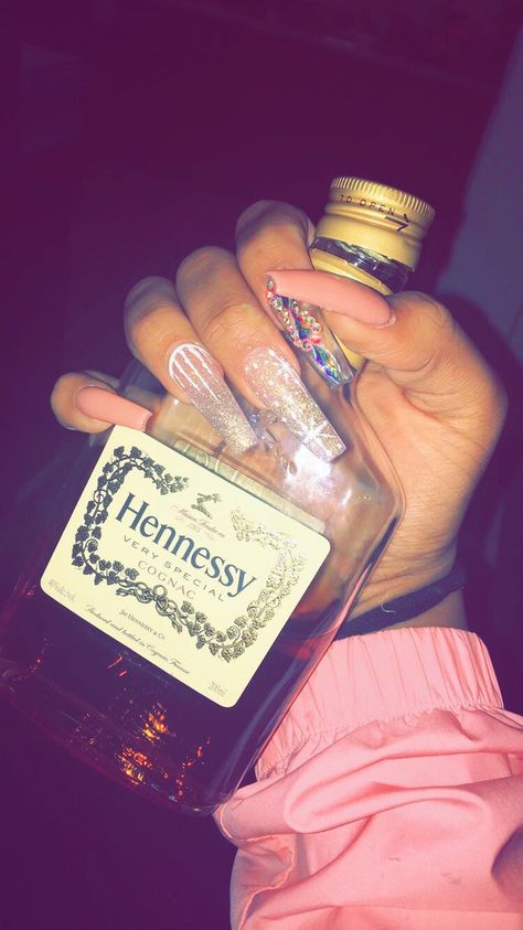 #nails #nailart #naildesigns #nailsonfleek #nailideas #nailartdesigns #hennessy #nailartideas Hennessey Aesthetic, Henny Bottle, Pretty Alcoholic Drinks, Scenic Wallpaper, Alcohol Aesthetic, Spice Cupcakes, Fox Cookies, Cinnamon Cream Cheese Frosting, Pumpkin Cupcakes