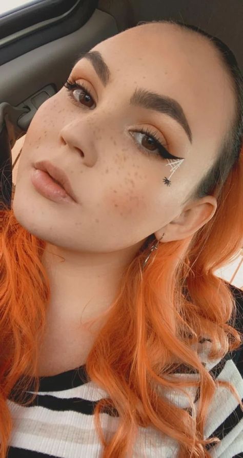 Work Halloween Makeup Ideas Easy, Halloween Makeup Minimalist, Simple Cute Halloween Makeup Looks, Halloween Everyday Makeup, Halloween Makeup Natural, October Makeup Looks Simple, Simple Halloween Makeup Looks For School, Hallowe’en Makeup, Halloween Eye Makeup Simple