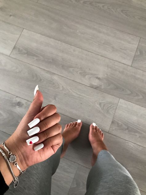 Acrylic Nails Ideas Mid Length, Summer Nail Inspo Coffin White, Trendy White Nails Square, Medium Square Acrylic Nails Designs White, Medium White Acrylic Nails, White Arclyc Nails, Medium White Nails, Cum White Acrylic Nails, All White Nails With Design