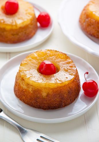 Upside Down Wedding Cake, Pineapple Upside Down Cakes, Upside Down Cakes, Mini Pineapple Upside Down Cakes, Wedding Cake Tutorial, Lemon And Coconut Cake, Baker By Nature, American Desserts, Muffin Tin Recipes