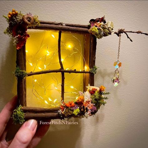 Garden World, Diy Fairy, Decoupage Vintage, Garden Windows, Fairy Garden Diy, Forest Floor, Miniature Fairy Gardens, Fairy House, Garden Diy