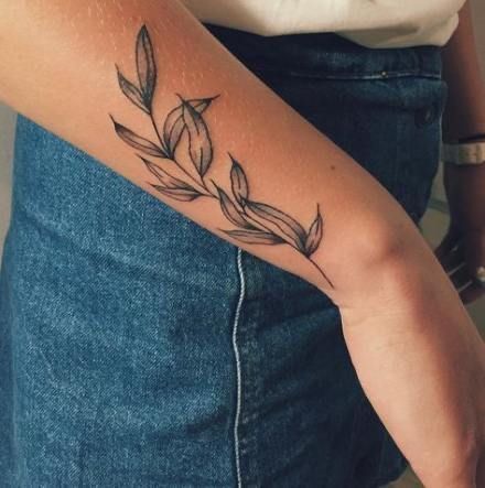 Dragons Tattoo, Nature Tattoo, Vine Tattoos, Tattoos Geometric, Tattoo Girls, E Tattoo, Line Art Tattoos, Nature Tattoos, Trendy Tattoos