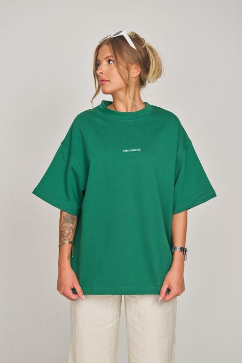 Green Oversized Tshirt, Oversize Tshirt Outfits, Shirt Oversize, Green Tee, T Shirt Oversize, Oversize T Shirt, Green T Shirt, Green Tshirt, Tshirt Outfits