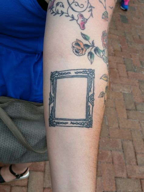 Empty frame Art Frame Tattoo, Picture Frame Tattoo Vintage, Painting Frame Tattoo, Photo Frame Tattoo, Frame Tattoos, Picture Frame Tattoo, Frame Tattoo, Tattoo Painting, Empty Picture Frames