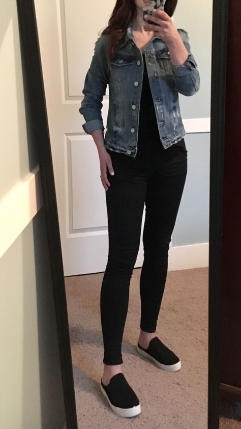 Black Shoe Outfits Women, Black Top And Denim Jeans Outfit, Slip On Shoes Outfit Casual, Black Slip On Shoes Outfit, Outfits Con Pants, Short Girl Outfits, Denim Jacket Black, Black Pants Outfit, Outfits Con Jeans