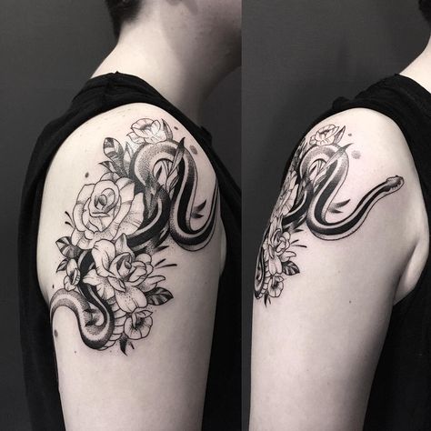 69 Likes, 4 Comments - Zhang Yun (@mimimowmow) on Instagram: “. Garter snake in the rose garden Thanks Sam for the 100% trust. #gartersnake #snaketattoo #rose…” Garter Snake Tattoo, Snake Hip Tattoo, Floral Hip Tattoo, Pinterest Tattoo Ideas, Floral Snake, Garter Snake, Garden Tattoos, Garden Tattoo, Flower Tattoo Shoulder