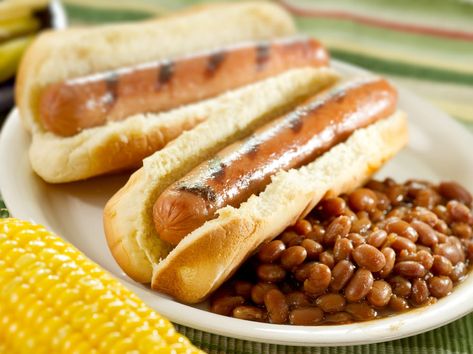 Wondering what to eat with baked beans? From hot dogs to fresh-baked cornbread, here are some of our favorites. Homemade Baked Beans Recipe, Maple Baked Beans, Hot Dog Recipe, Baked Hot Dogs, Luau Invitations, Homemade Baked Beans, Hot Dog Toppings, Baked Bean Recipes, Pumpkin Dog Treats