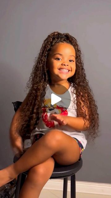 Ygwigs on Instagram: "I see a beautiful and happy child and I'm sure the braids won't bother her!❤️😍😍  Video by @desembaraca_   #twistout #bohoknotlessbraids #knotlessbraids #ygwigs #bohobraiding #hairstyle #bohobraids #bulkhair #hairextension #hairstyle #fyb #foryoupage #hairstlist #trending #humanhair #humanhairbraids #deepcurly" Boho Braids On Kids, Kids Boho Knotless Braids, Boho Braids For Kids, Kids Boho Braids, Goddess Braids For Kids, Mixed Kids Hairstyles, Braids Kids, Mixed People, Happy Child