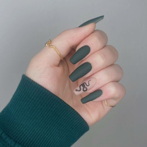 nails
nail inspo
nail art
nail polish
nail ideas
slytherin nails
slytherin 
harry potter nails
harry potter
dark green nails Marvel Nails, Harry Potter Nails, Fingernails Painted, Fancy Nails Designs, Glamour Nails, Manicures Designs, Acrylic Nails Coffin, Pretty Acrylic Nails, Fancy Nails