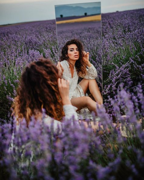 Mirror Photography, Nature Photoshoot, Shotting Photo, Photographie Portrait Inspiration, Lavender Field, Outdoor Portraits, Outdoor Photoshoot, Portrait Photography Poses, Fashion Photography Inspiration