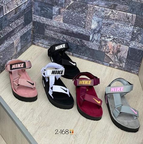 Nike Sandals Women, Casual Shoes Women Sneakers, Fluffy Shoes, Futuristic Shoes, Nike Sandals, Shoe Basket, Nike Shoes Outfits, Shoes Sneakers Jordans, Sandals Strappy