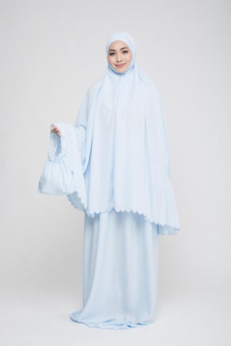 Praying Clothes, Prayer Cloth, Hijab Gown, Corporate Banner, Girls Fashion Tops, Prayer Dress, South East Asian, Muslim Dresses, Asian Ladies