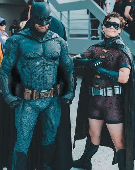 Robin Suit, Robin Cosplay, Batman Cosplay, Batman Pictures, Dc Cosplay, Real Anime, Joker Art, Arte Dc Comics, Batman And Robin