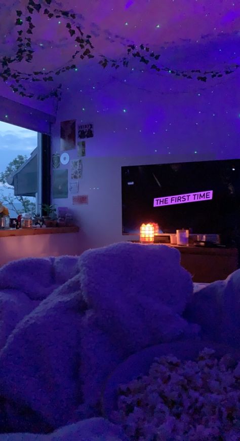 Aesthetic Bedroom At Night, Movie Night Aesthetic Living Room, Bedroom Movie Night Aesthetic, Movie Night Bedroom, Night Room Asthetics, Room At Night Aesthetic, Aesthetic Room At Night, Room Inspo Night, Bedroom Movie Night