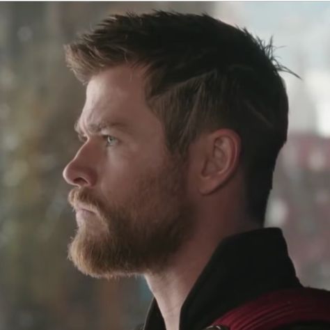 Thor Ragnarok Thor Ragnarok Haircut, Chris Hemsworth Thor Ragnarok, Chris Hemsworth Hair, Temp Fade Haircut, Braids With Fade, Haircut For Men, Chris Hemsworth Thor, Haircut Style, Thor Ragnarok