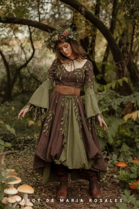 Green Witch Cosplay, Witchy Ren Faire Outfit, Divination Witch Outfit, Forest Witch Costume Diy, Plus Size Fantasy Outfits, Wizard Core Outfit, Cottage Witch Aesthetic Fashion, Druid Fashion, Mushroom Druid