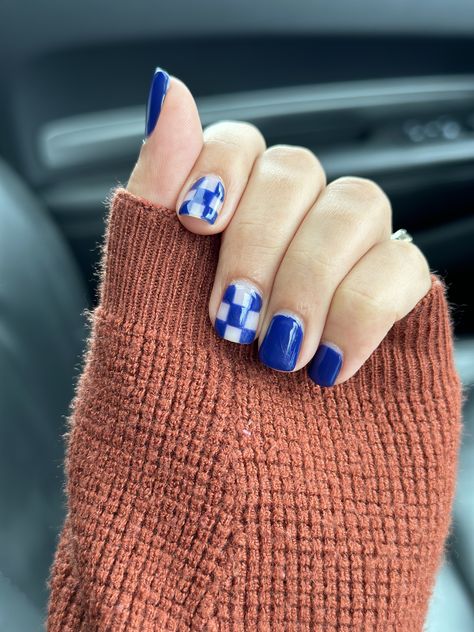 Blue, checkered nails. Short nail art. Trendy designs. Checker Accent Nails, Checkered Nails Short, Blue Checkered Nails, Black And Blue Nails, Nail Art Trendy, Cobalt Blue Nails, Short Nail Art, Nail Combos, Checkered Nails