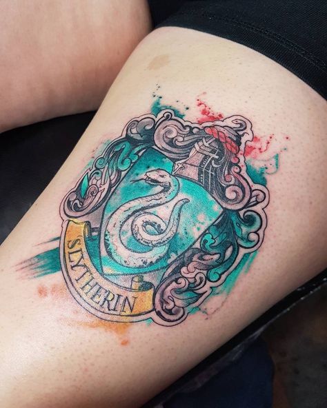 Slytherin Tattoo Ideas, Slytherin Party, Mum And Daughter Tattoo, Slytherin Tattoo, Harry Tattoos, Garter Tattoo, Slytherin Crest, Hp Tattoo, Potter Tattoo