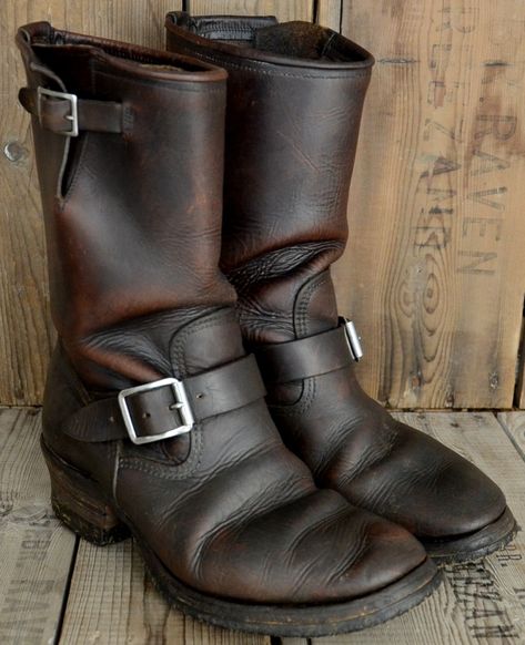 Vintage Engineer / Motorcycle Boots, vintage leather, vintage biker images, vintage clothing, miscellaneous vintage and whatever else interests me. Vintage Outfits Men, Sweatpants Streetwear, Boots Cuir, Leather Jacket Men Style, Engineer Boots, Hot Boots, Boots Vintage, Bike Clothes, Vintage Biker