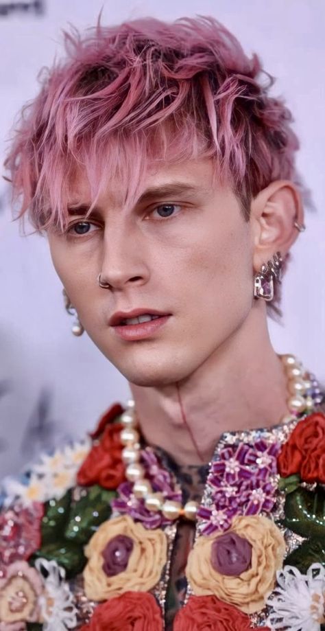 Mgk Pink Hair, Mgk 2019, Colson Baker, Funky Hairstyles, Hair Reference, Black Nails, Haircuts For Men, Aesthetic Fashion, Pink Hair