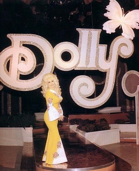 Dolly Parton Quotes, Karen Black, Mazzy Star, Western Aesthetic, I'm With The Band, Hello Dolly, Dolly Parton, Country Singers, Variety Show