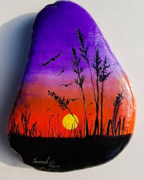 How To Draw On Rocks Step By Step, Forest Rock Painting, Rock Art Animals, Stone Art Painting Easy, Easy Stone Painting Ideas, Cute Rock Painting Ideas Easy, Small Rock Painting Ideas, Patio Ideas Stone, Exterior House Stone