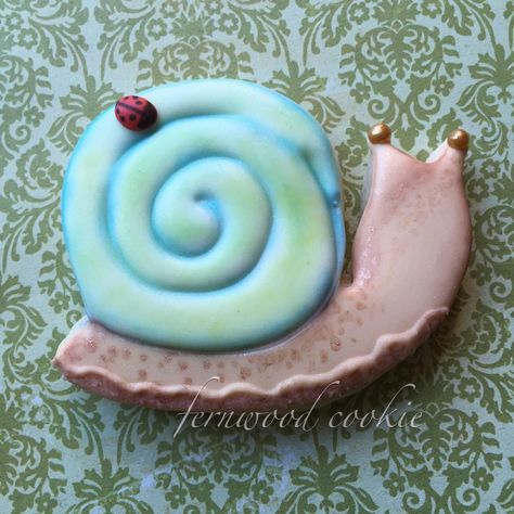 Snail Cookies Decorated, Snail Cake, Cut Out Cookie Recipe, Basic Cookies, Fondant Rose, Cookie Connection, Cutout Sugar Cookies, Christmas Cookies Decorated, Christmas Sugar Cookies