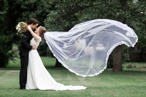 Wedding Photo Ideas With Veil, Wedding Photos Veil In Wind, Wedding Photos Long Veil, Wedding Veil Photos Picture Ideas, Windy Wedding Photos, Bride Mirror Photo, Veil Photos Wedding, Wedding Veil Photos, Veil Photoshoot