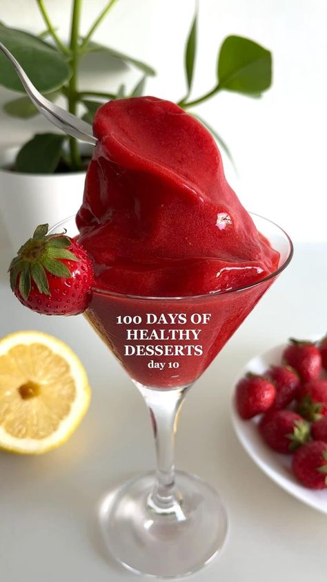 Fruit Smoothie Recipes Healthy, Strawberry Sorbet, Healthy Strawberry, Smoothie Drink Recipes, Refreshing Drinks Recipes, Sorbet Recipes, Sweet Snacks Recipes, Healthy Sweets Recipes, Delicious Snacks Recipes