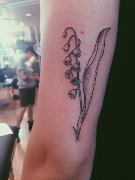 Tatouage Royal, Montéal, QC by LuCi Tattoos Lily, Emerald Tattoo, Whiskey Punch, Lily Of The Valley Tattoo, Water Lily Tattoos, Valley Tattoo, Drawing Tattoo, Lily Tattoo, Botanical Tattoo