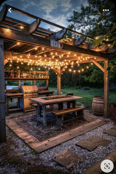 Outdoor Bbq And Bar Ideas, Backyard Hut Ideas, Rustic Bbq Area, Country House Outdoor Ideas, Backyard Bbq Area On A Budget, Farmhouse Patio Ideas Backyards, Cabin Landscape Ideas, Bbq Backyard Ideas, Bbq Shack Backyard