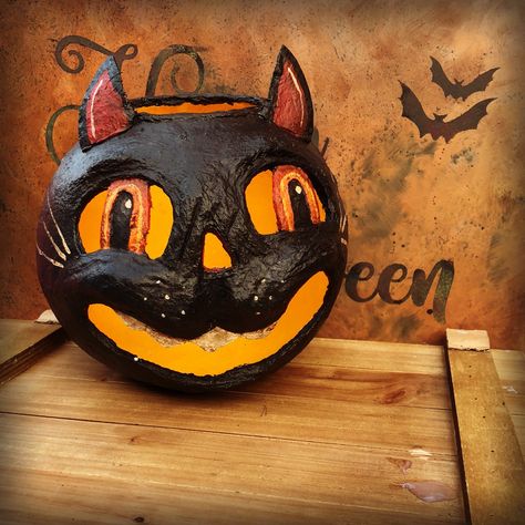 Vintage Halloween Decorations Diy, Vintage Halloween Crafts, Paper Mache Halloween, Paper Mache Hand, Pumpkin Sculpture, Antique Halloween, Vintage Paper Mache, Vintage Halloween Images, Mache Art