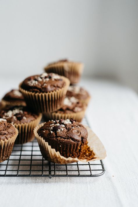 Muffin Photography, Dessert Photography, Gateaux Cake, Food Photography Inspiration, Köstliche Desserts, Chocolate Muffins, Muffin Recipes, Healthy Dessert, Clean Eating Snacks