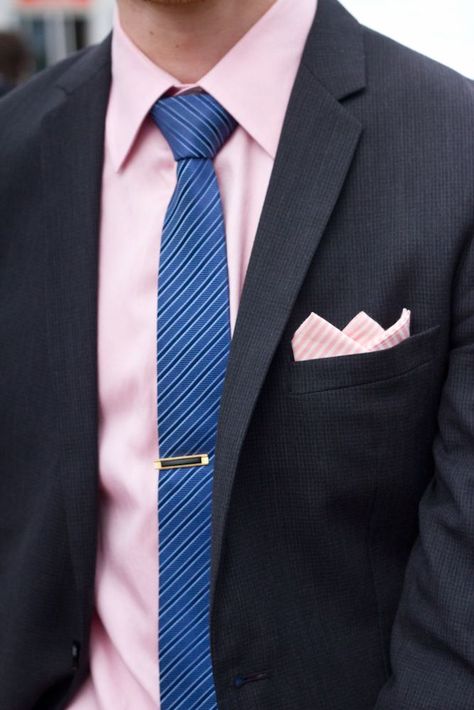 Grey Suit Combinations, Wedding Suits Men Grey, Pink Shirt Men, Suit Combinations, Charcoal Suit, Outfit Hombre, Slim Fit Suit Men, Pink Shirts, Suits Men