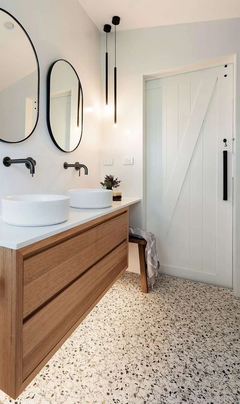 Bathroom Ideas Terrazzo, Terrazo Bathroom Floor, Terrazzo Floor Bathroom, Terrazzo Tile Bathroom, Terrazzo Tiles Bathroom, Terrazzo Bathroom Floor, Terrazzo Bathroom Design, Moroccan Tile Bathroom, Bathroom Terrazzo