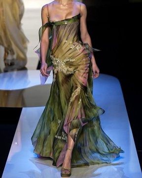 Haute Couture Runway, Elie Saab Haute Couture, High Fashion Runway, 90s Runway Fashion, Elie Saab Spring, Elie Saab Couture, Runway Fashion Couture, Runway Outfits, Runway Dresses