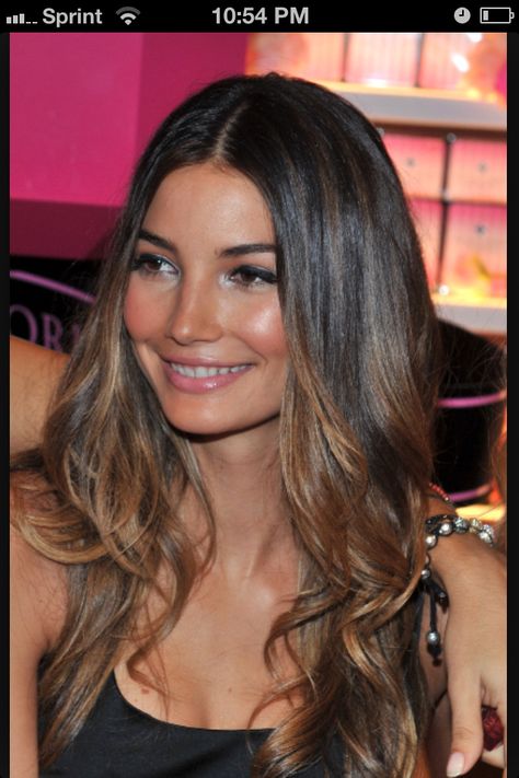 Perfect dark ombre hair.. Wantttt Diy Ombre Hair, Dark Ombre Hair, Trendy We Fryzurach, Black Hair With Highlights, Ombré Hair, Lily Aldridge, Ombre Hair Color, Human Hair Lace Wigs, Hair Envy