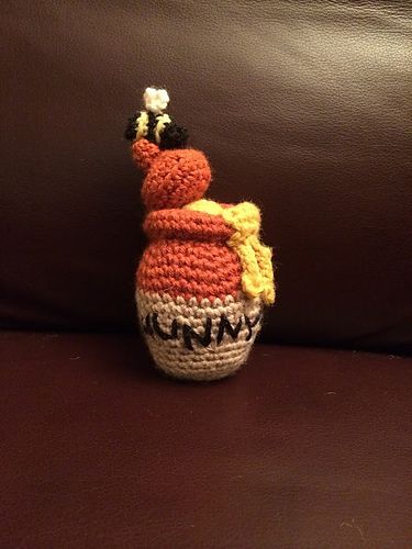 Pooh’s hunny pot is overflowing with his favorite sweet snack. Feel free to switch up your hunny pot’s colors and/or add a honey bee to the handle for fun (pattern for bee also included in kit). Then, don’t forget to share with Pooh! After all, he just wants a small smackerel. Pooh Honey Pot, Pooh Crochet, Pot Crochet, Husky Corgi, Hunny Pot, Disney Crochet, Disney Crochet Patterns, Winnie The Pooh Honey, Crochet Plushies