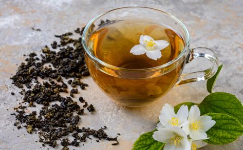 Jasmine tea is a “true tea” that is unlike any other. We’ve got all the details about its history, health benefits – plus tips for making the perfect cup. Jasmine Tea Aesthetic, Jasmine Tea Benefits, Elizabeth Aesthetic, Jasmine Milk Tea, Royal Cafe, Tea Infusion Recipes, Tea Cocktail Recipes, Chinese Breakfast, Food References