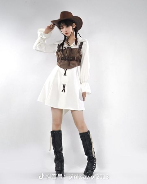 Cowboy Aesthetic Outfit, Pose Yearbook, Cowboy Outfits For Women, Wild West Outfits, Wednesday Costume, Coachella 2024, Blusas Top, Preformance Outfits, Clueless Outfits