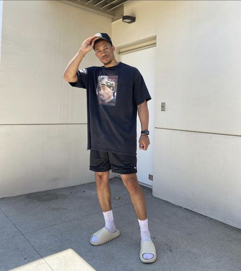 Yeezy Slides Outfit, Summer Drip, Yeezy Outfit, Slides Outfit, Men Street Fashion, Mens Shorts Outfits, Black Men Fashion Casual, Yeezy Slides, Mens Summer Outfits