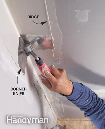 Coat inside corners faster and smoother with a corner knife Smooth both sides of inside corners at once with an inside corner knife. Scrape off the ridges with a taping knife. Drywall Taping, Hanging Drywall, Drywall Finishing, Drywall Tape, Drywall Installation, Steel Framing, Drywall Repair, Diy Home Repair, Smooth Walls