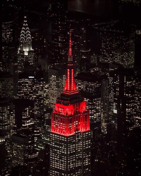 NYC in my favourite colours! Visiting New York, Nyc Photos, New York Winter, New York City Manhattan, Dream Place, Nyc Aesthetic, Chrysler Building, New York Aesthetic, Visit New York