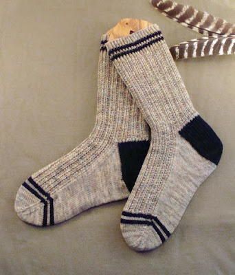 AllFreeKnitting.com - Free Knitting Patterns, Knitting Tips, How-To Knit, Videos, Hints and More! Knit Sock Pattern, Neutral Socks, Knitted Socks Free Pattern, Diy Tricot, Argyle Socks, Hand Knit Socks, Sock Knitting Patterns, Crochet Socks, Free Socks