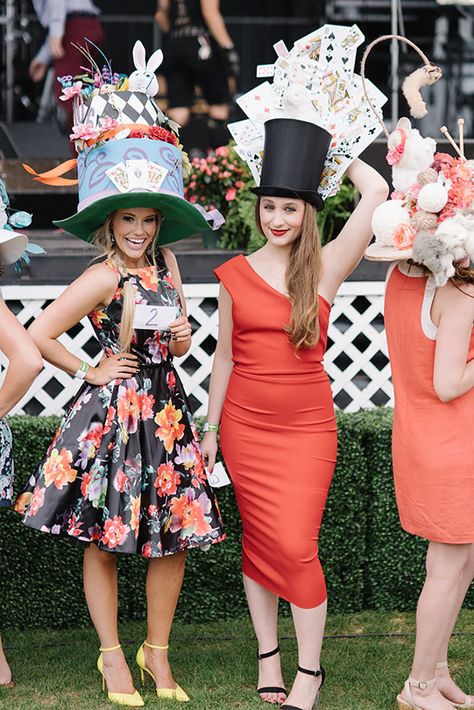 Derby Hats 2023, Kentucky Derby Hats Diy Ideas, Kentucky Derby Horses, Derby Fashion, Derby Outfits, Horse Costumes, Kentucky Derby Party, Event Production, Kentucky Derby Hats