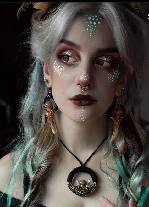 Witchy Outfits, Fair Outfits, Face Painting Designs, Halloween Inspiration, Fantasy Clothing, Face Art, Gothic Fashion, Fashion Makeup, Halloween Makeup