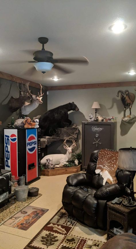 Boys Hunting Room, Hunting Room Design, Hunting Bedroom, Hunting Room Ideas Man Caves, Man Cave Designs, Hunting Room Decor, Hunting Man Cave, Room Ideas Men, Deer Hunting Decor