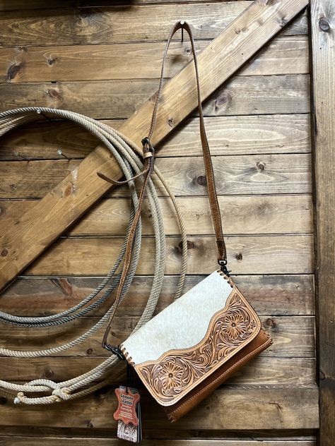 Color: COWHIDE/TOOLED LEATHER Simple Western Purse, Twisted X Shoes, Western Bag, Cowhide Purse, Cowgirl Tuff, Western Purses, Western Store, Leather Ideas, Xmas List