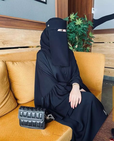 Mode Niqab, Style Hijab Simple, Muslimah Photography, Niqab Fashion, Hijab Style Tutorial, Muslim Fashion Hijab Outfits, Casual Indian Fashion, Hijabi Fashion Casual, Mode Abaya