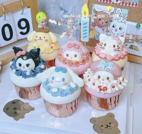 Sanrio Cupcakes Aesthetic, Sanrio Cupcakes Ideas, Sanrio Party Food, Cup Cake Ultah, Sanrio Bday Party, Sanrio Birthday Ideas, Sanrio Cake Ideas, Sanrio Treats, Sanrio Baking